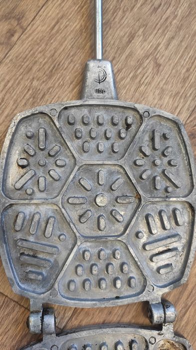 Продам алюминиевую форму для выпечки.