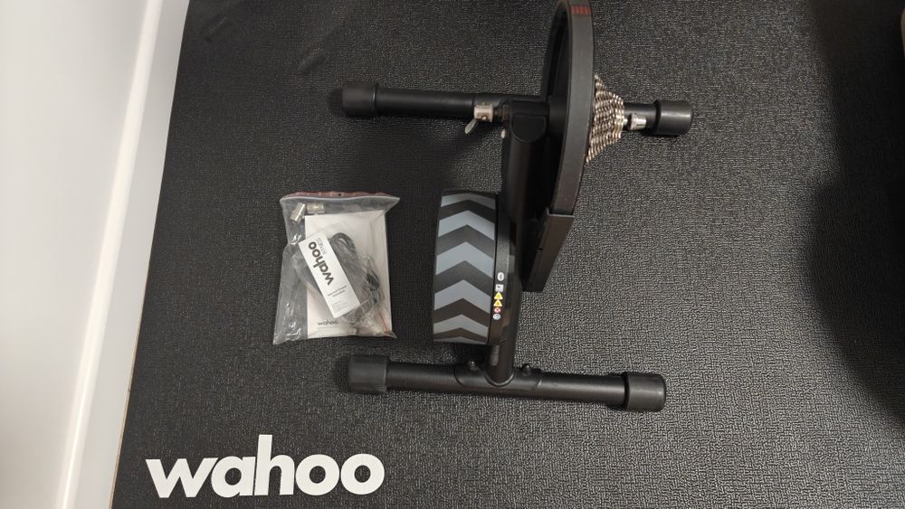 Trenażer Wahoo Kickr Core + mata