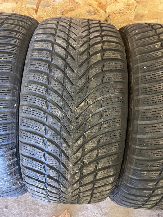 Зимня резина nokian 275/45/R20