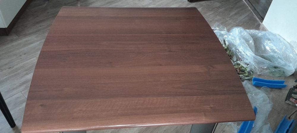 Stół do jadalni lub pokoju