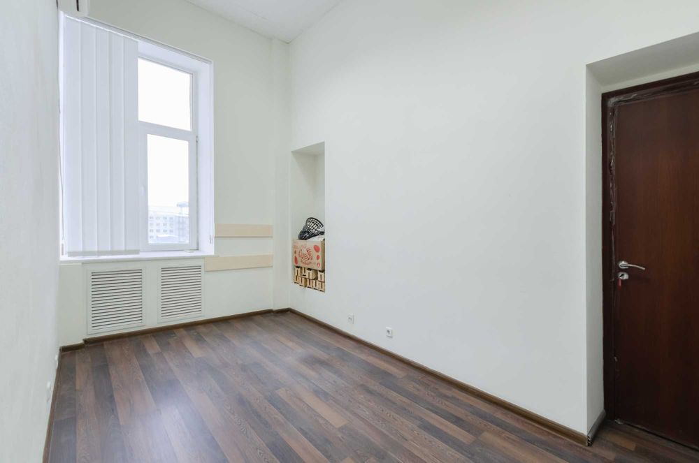 Під ФОТО СТУДІЮ. 54 м2. 2 кімнати з ремонтом. Хрещатик вул. 19610 грн