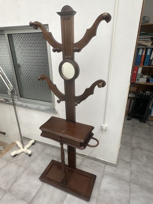 Aparador com espelho e vengaleiro - Peça com mais de 60 anos