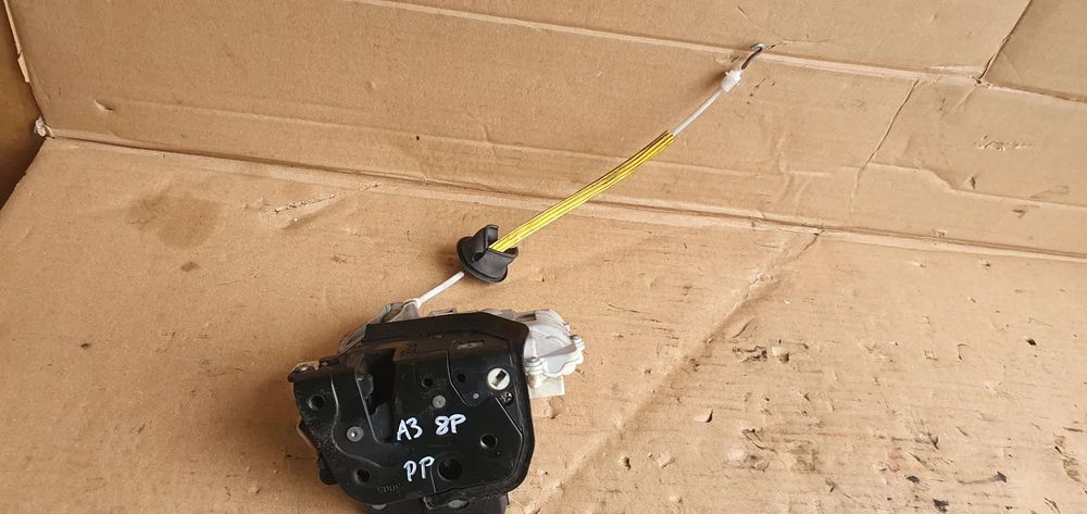 Zamek drzwi prawy przód przedni 7 PIN Audi A3 8P 4F1837016