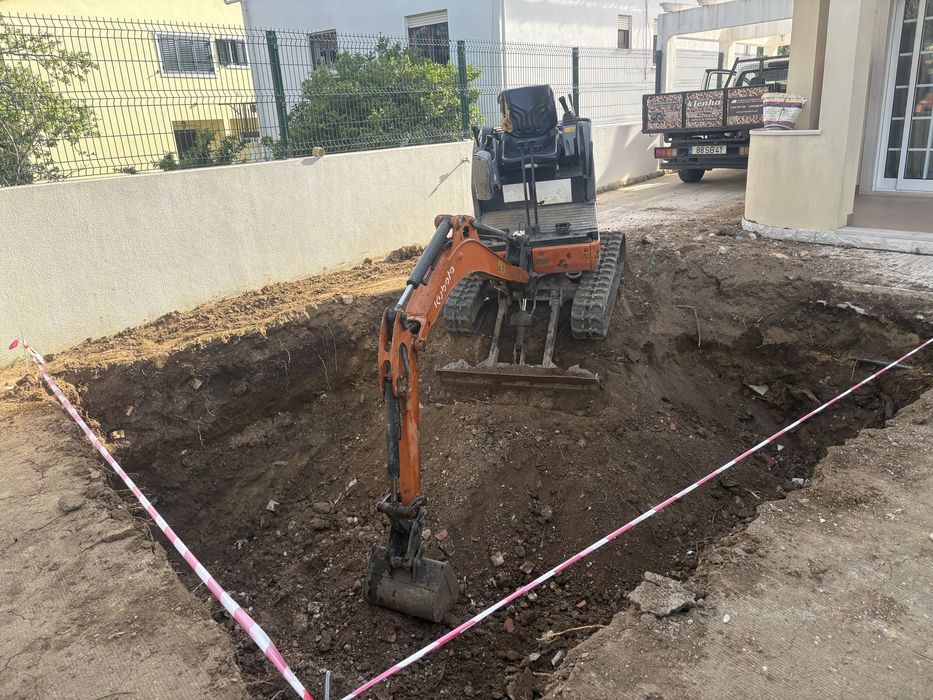 Serviços  bobcat/ mini giratoria