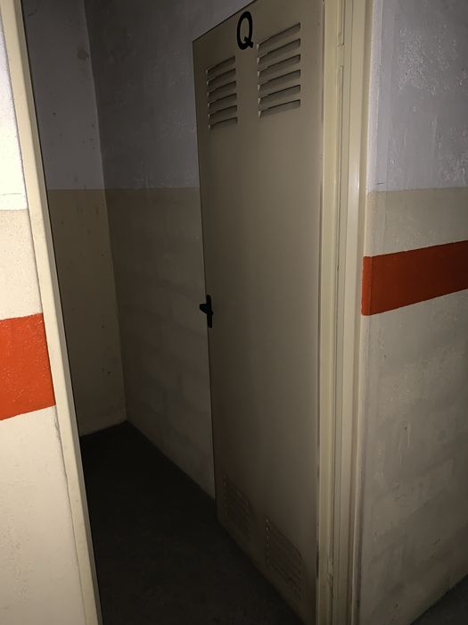 Arrendo arrumos Avenida da Carvalha Fanzêres