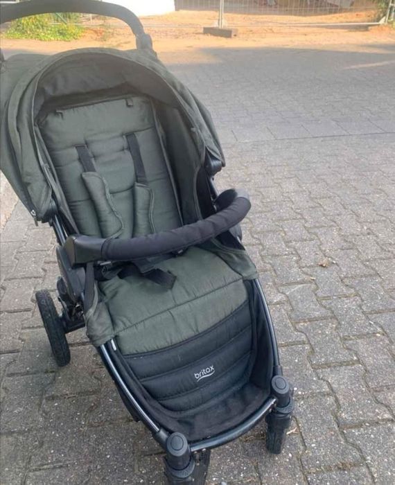 Spacerówka Britax na pompowanych kołach