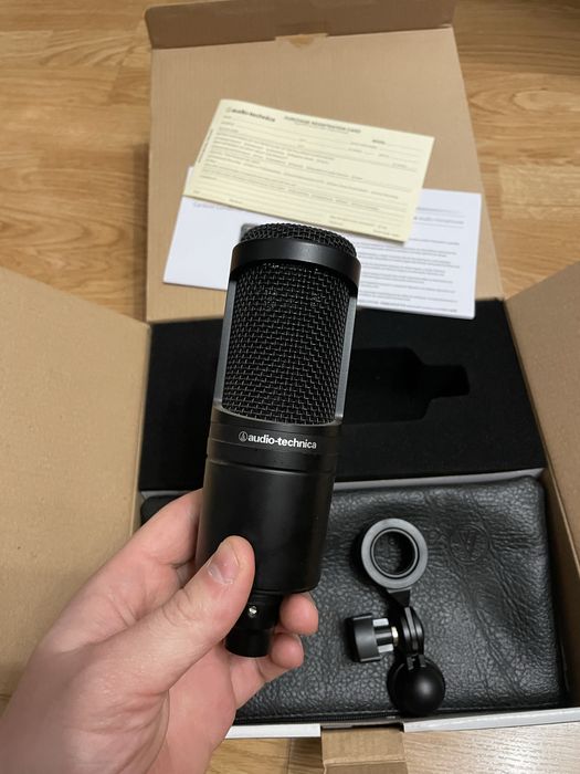 Студійний мікрофон Audio-Technica AT2020 в гарному стані