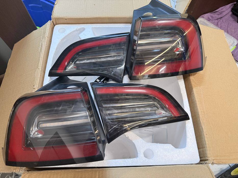 Задні фари Tesla Model 3 2023 | Global (жовті поворотники) | 4 піни