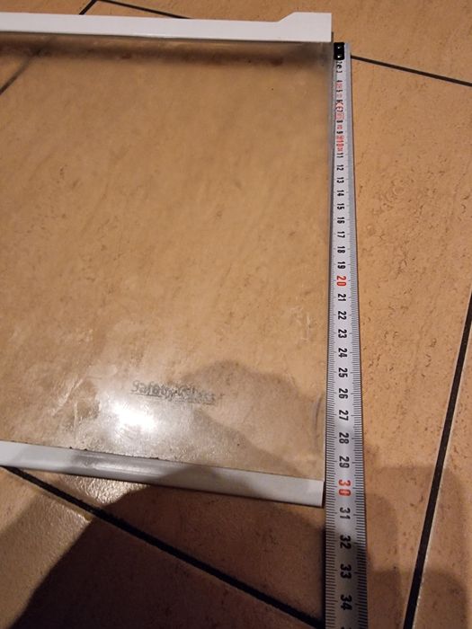 Szklane półki do lodówki