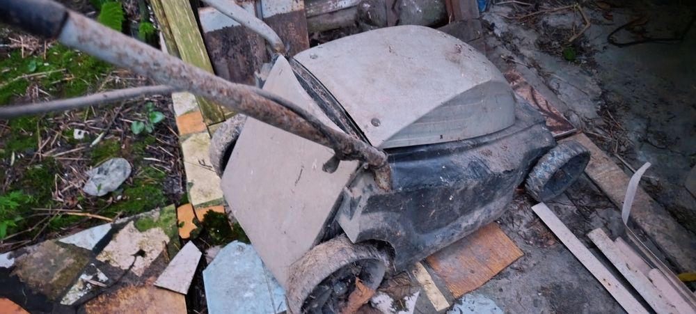 Робоча газонокосарка