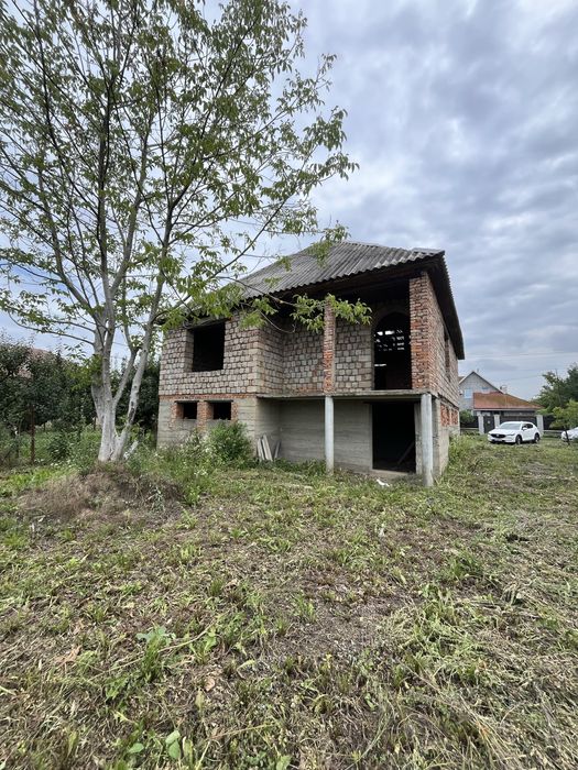 Недобудова 130 м2 приват ділянка 10 соток Берегово вул. Буча