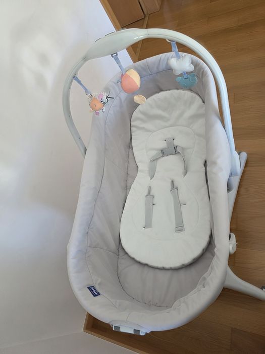 Berço Chicco Baby Hug 4 em 1 Glacial com colchão para venda