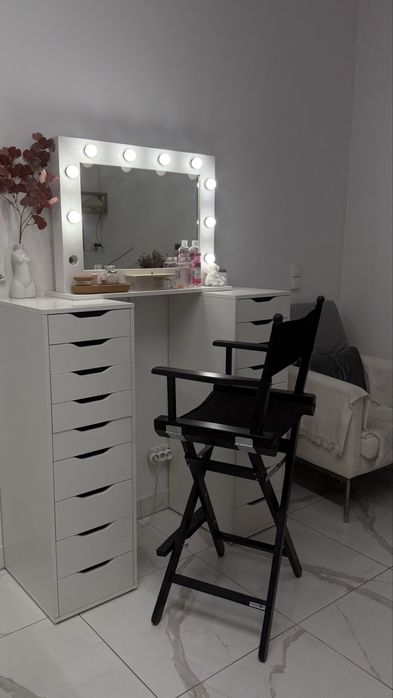 Stanowisko wizaż / stylizacja brwi