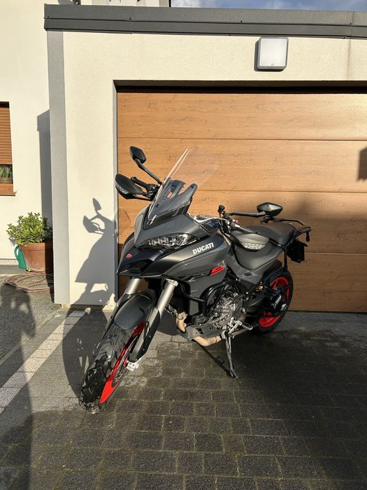 Ducati Multistrada V2S travel