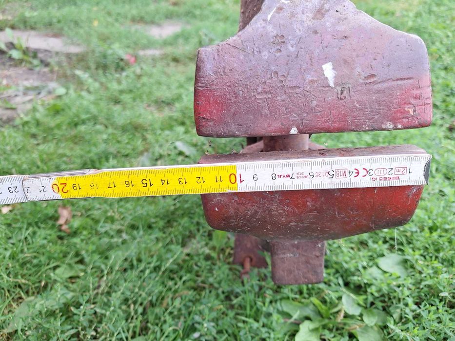 Stare imadło kowalskie.