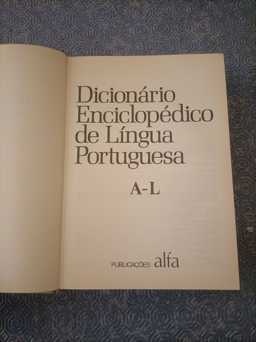 Dicionário enciclopédico de língua portuguesa