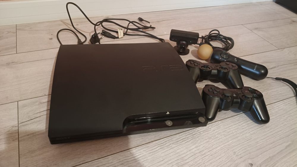 Konsola PS3 z akcesoriami