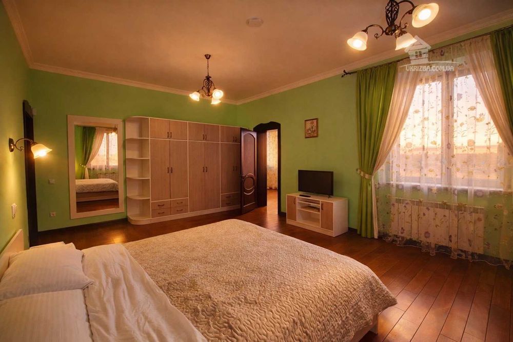 Посуточно.10км от Киева,5 спален,баня,теплый бассейн,бильярд,генератор