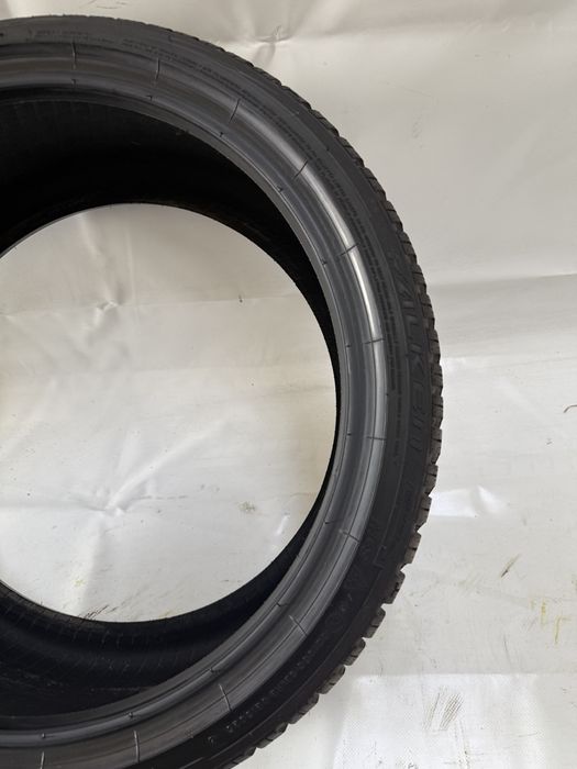 255/35/19 EuroWinter HS01 91W