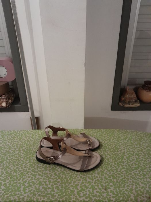 Vendo Sandálias de Senhora LAGES muito bonitas como novas