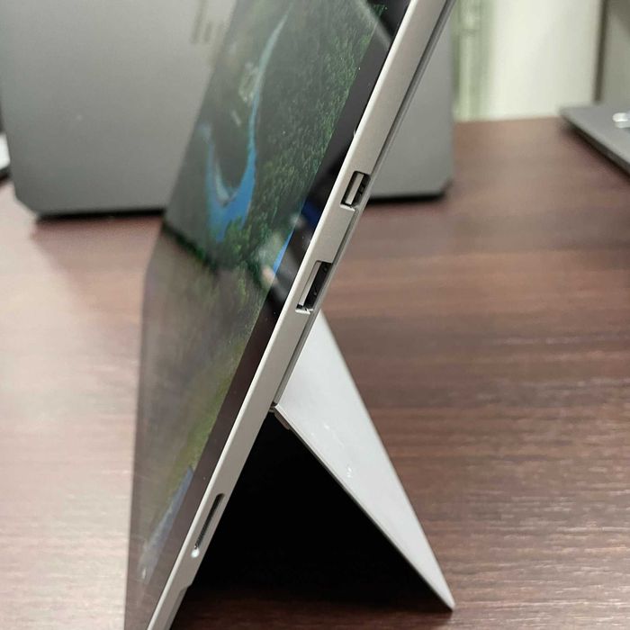 Microsoft Surface Pro 5 + Klawiatura i5 7GEN 256 SSD 12" Srebrny Kl. A