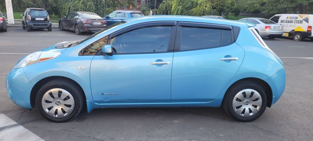 Продам автомобиль Nissan Leaf Ниссан Лиф blue голубой 10/12