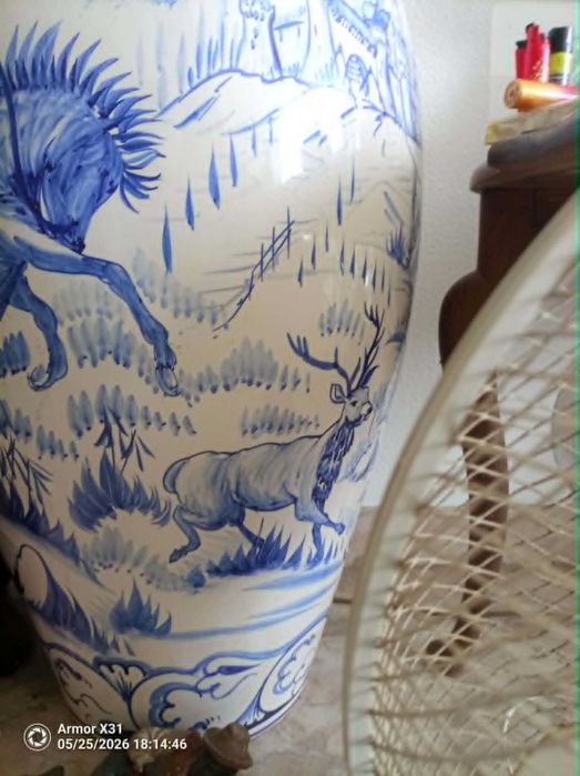 jarrao grande azul e branco
