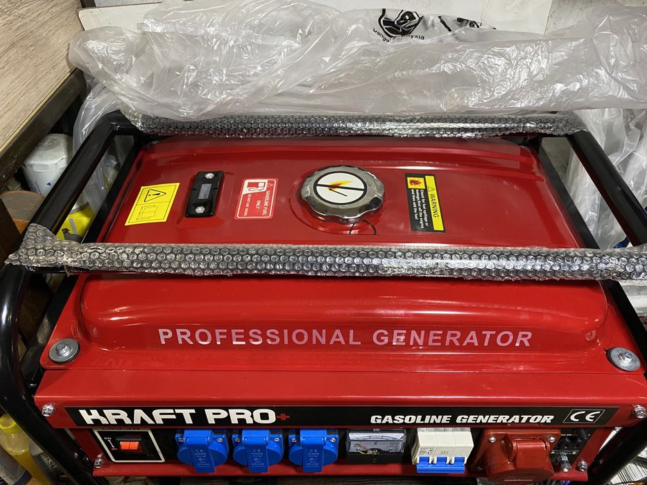 Генератор бензиновий трифазний 4,5-1,5 ватт, 380/220 вольт, новий