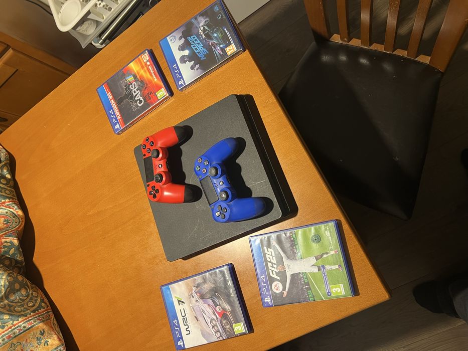 Console PlayStation 4  1Tb 2 comandos e Jogos