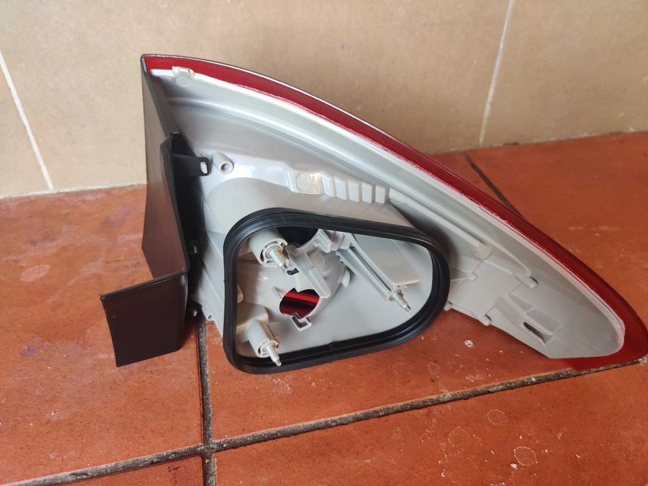 Farolim traseiro à esquerda parte externa para FORD Mondeo Mk4 Sedan