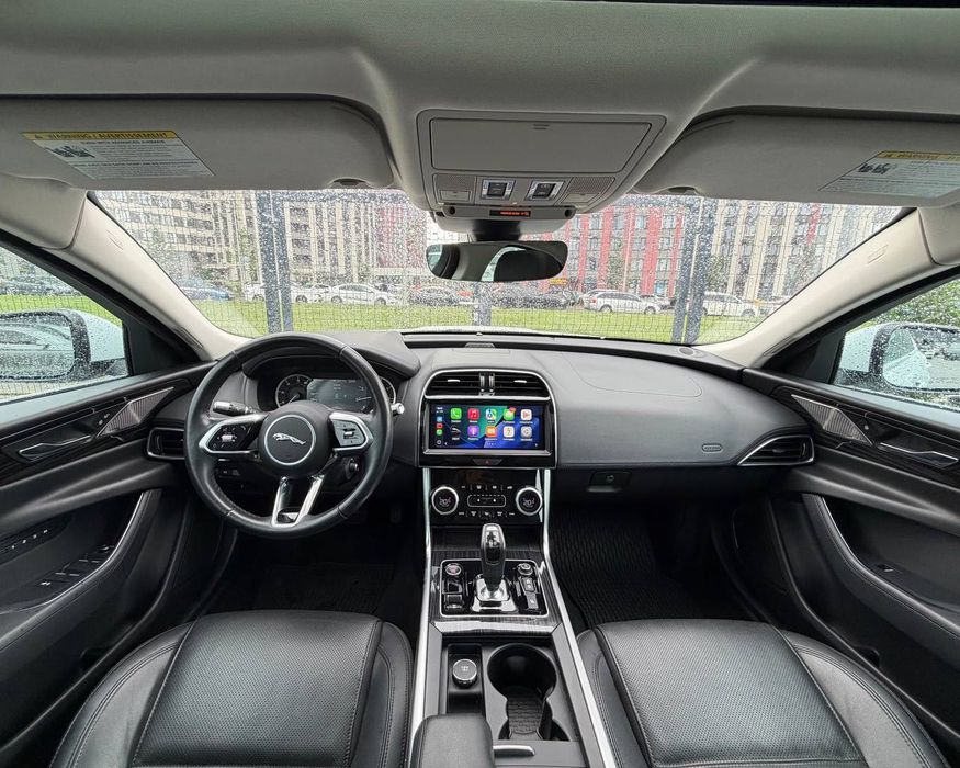 Продаж гарного Jaguar XE