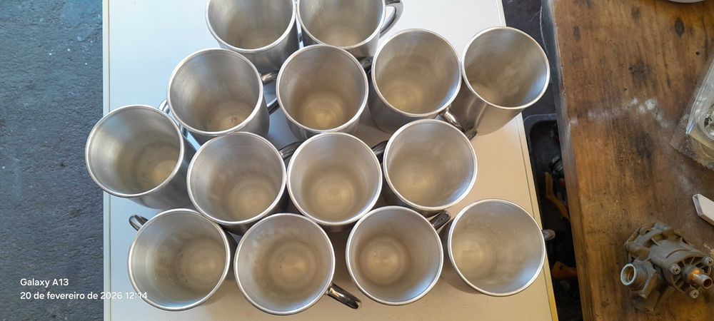 Lote de 14 canecas de alumínio 40 cl