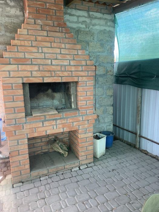 Продаж частини будинку з 2 гаражами /р-н Новомиколаівка/