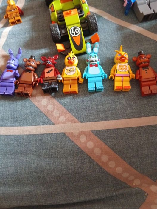 Продам фігурки лего