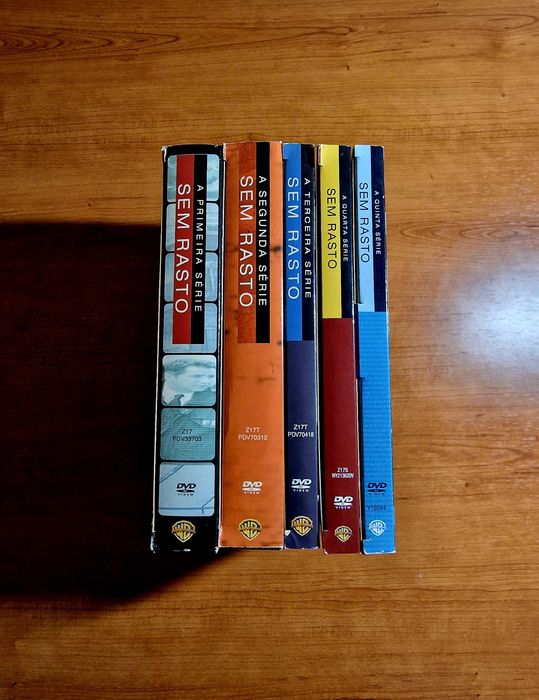 Série SEM RASTO - 5 Temporadas/ 118 Episódios / 18 dvds duplos