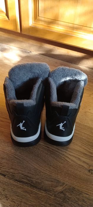 Зимові кросовки.