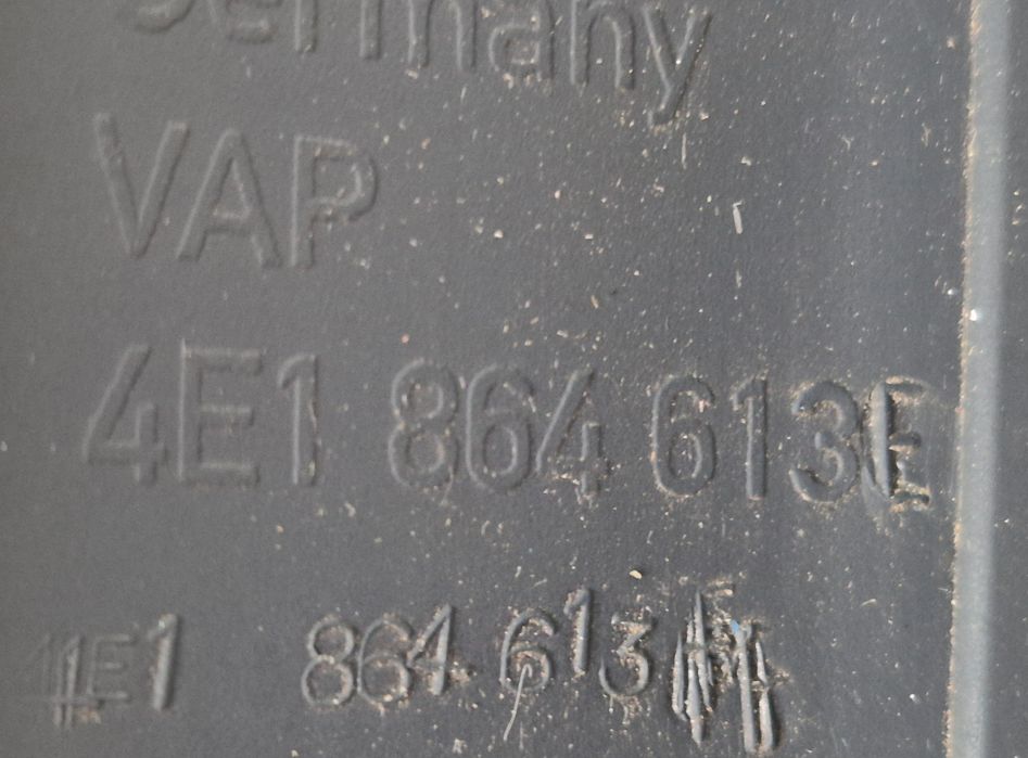 Osłona słupka B wnętrza prawa Audi A8 D3 4E1⁠864⁠613⁠E NOWE
