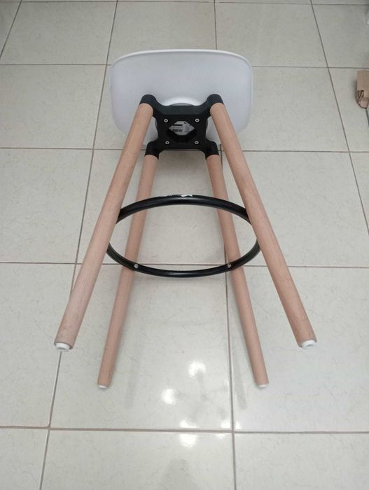 Banco de Cozinha/Bar 70cm - Suporta 120kg - Almofada Fixa - NOVO