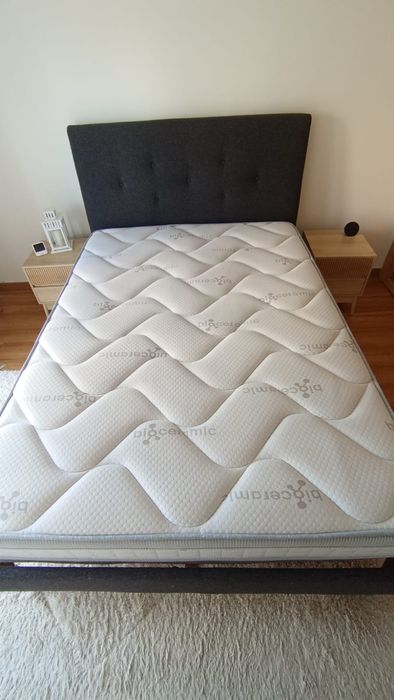 Cama casal estufada IDANÄS com colchão