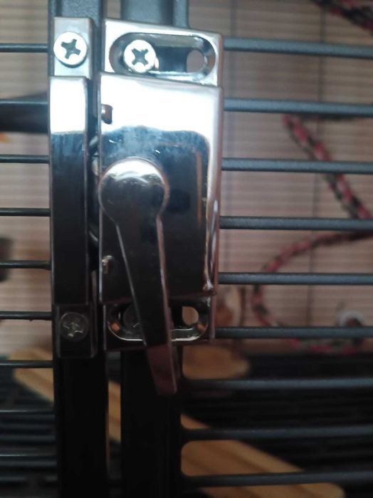 klatka dla ptaka średniej wielkości