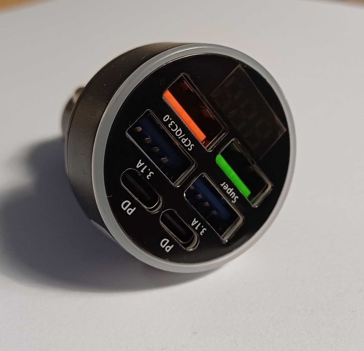 Ładowarka samochodowa