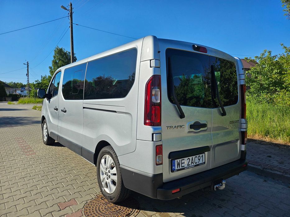 Wynajem Renault Trafic 9os bus wakacje transport automat wypożyczalnia