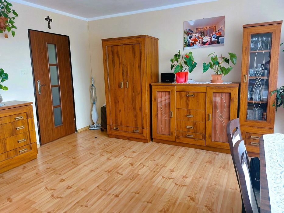 Żagań, trzy pokoje, trzecie piętro, cena 340 000 zł.