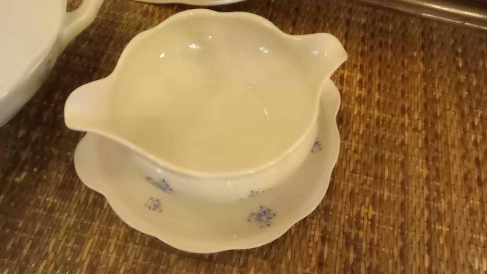 Zestaw naczyń porcelanowych do serwowania