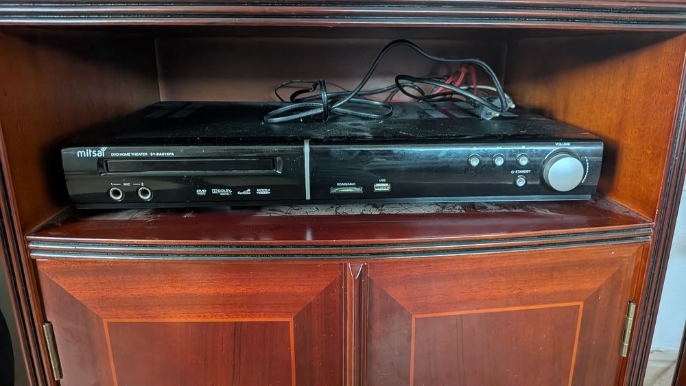 Leitor DVD com sistema som 5.1