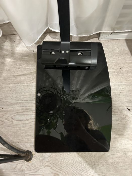 Стеклянная настенная полка