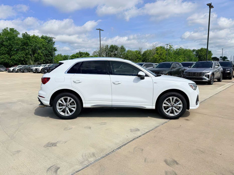 Audi Q3      2022