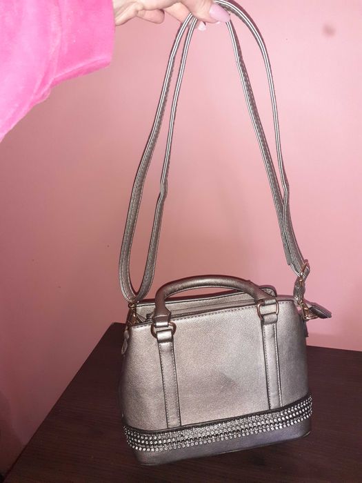 Torebka srebrna w kolorze metalicznym srebrnym