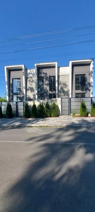 Нові Петрівці,  будинок-дуплекс 110 кв.м. з документами. Є-оселя
