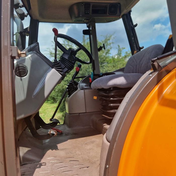 Renault Ares 550 nie Massey Ferguson